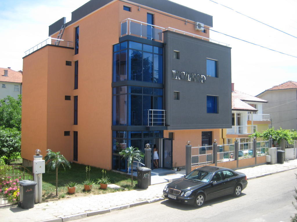 Excelsior Family Hotel Равда Экстерьер фото